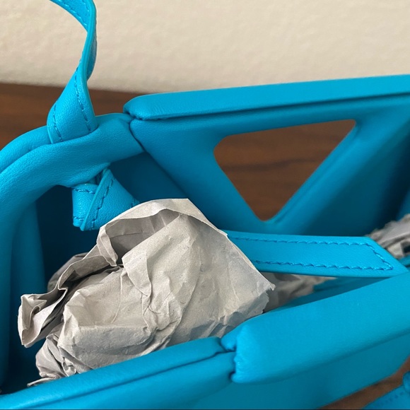 Robin Blue Geometric Structured Gathered POINT Triangle Crossbody Clutch | B2 - Picture 6 of 8